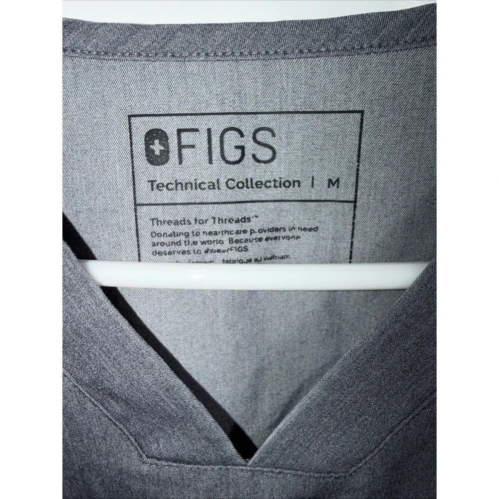 FIGS Mens Chisec Three-Pocket Scrub Top Size Medium Gray Style # TM3000